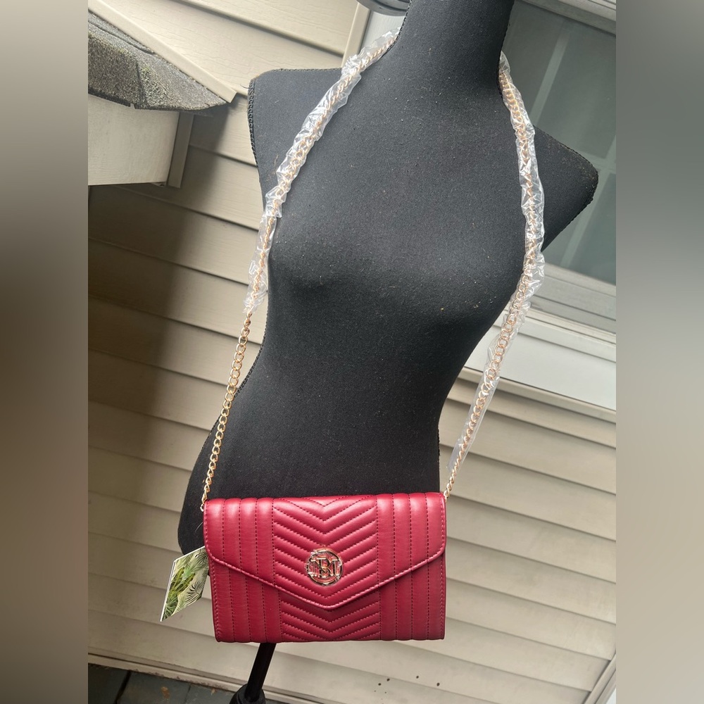 BADGLEY MISCHKA Vibrant Red Chevron Quilted Crossbody Bag NWT